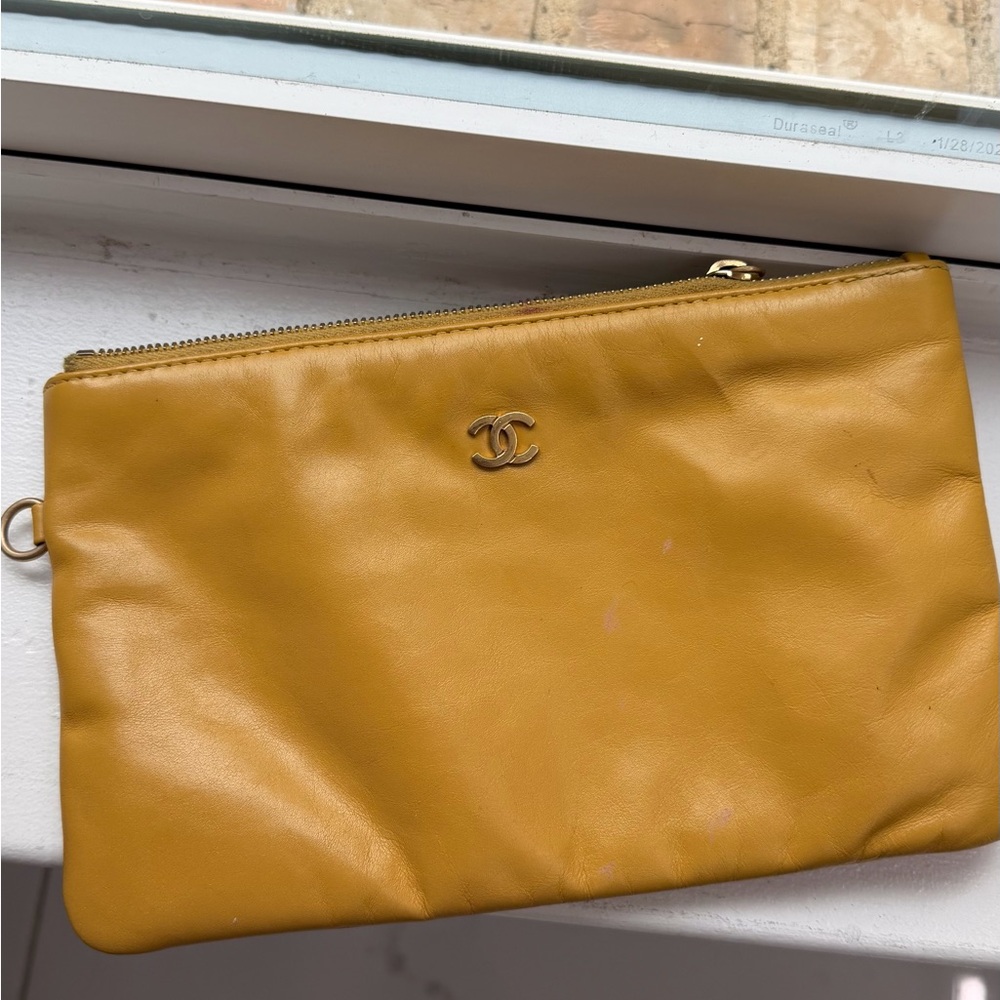 CHANEL 22 Removable Pouch yellow